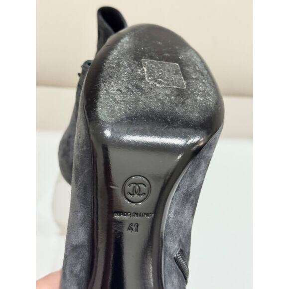Chanel Interlocking CC Logo Suede Ankle Booties Gray/Black Women's Size EU 41 - Picture 6 of 7